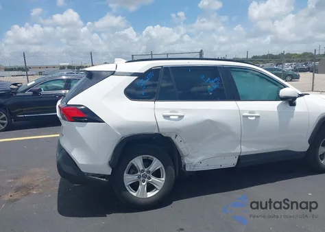 2021 Toyota Rav4 Xle z USA, uszkodzony, nr VIN 2T3W1RFV1MC136218